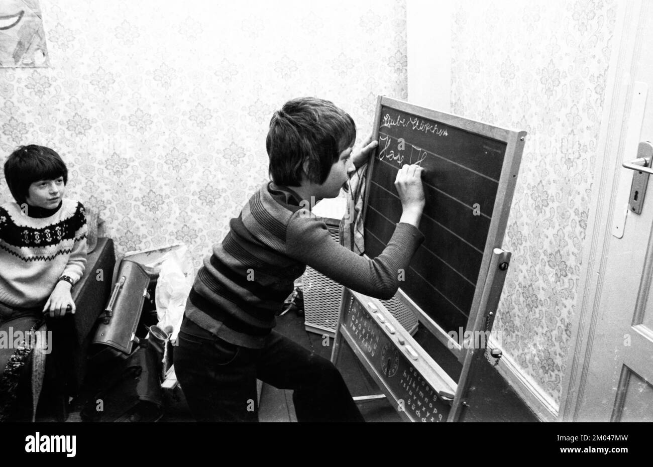 Privatunterricht für Lernbehinderte in einer Nachmittagsschule am 3.02.1975 in Bottrop, Deutschland, Europa Stockfoto