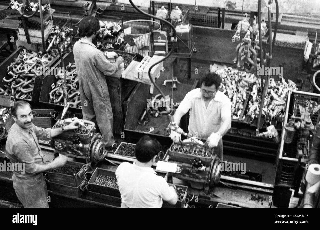 Produktion von Motoren, Achsen und anderen Fahrzeugteilen im Werk Opel in Bochum, Deutschland, 08.07.1975, Europa Stockfoto