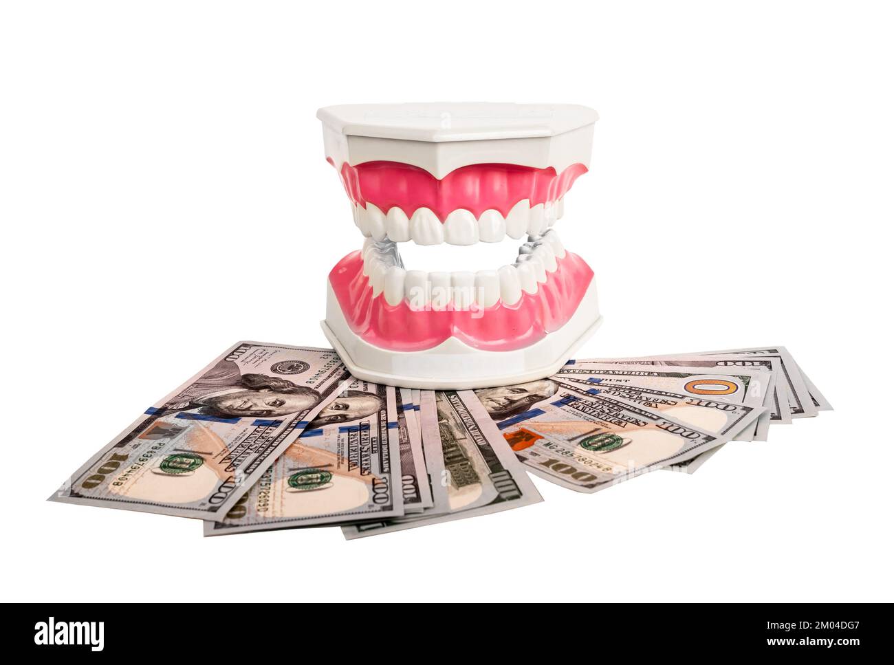 Geld für Zahnpflege, Zahnpflege, Zahnbehandlung, teure Zahnmedizin, isoliert auf weiß. Hochwertiges Foto Stockfoto