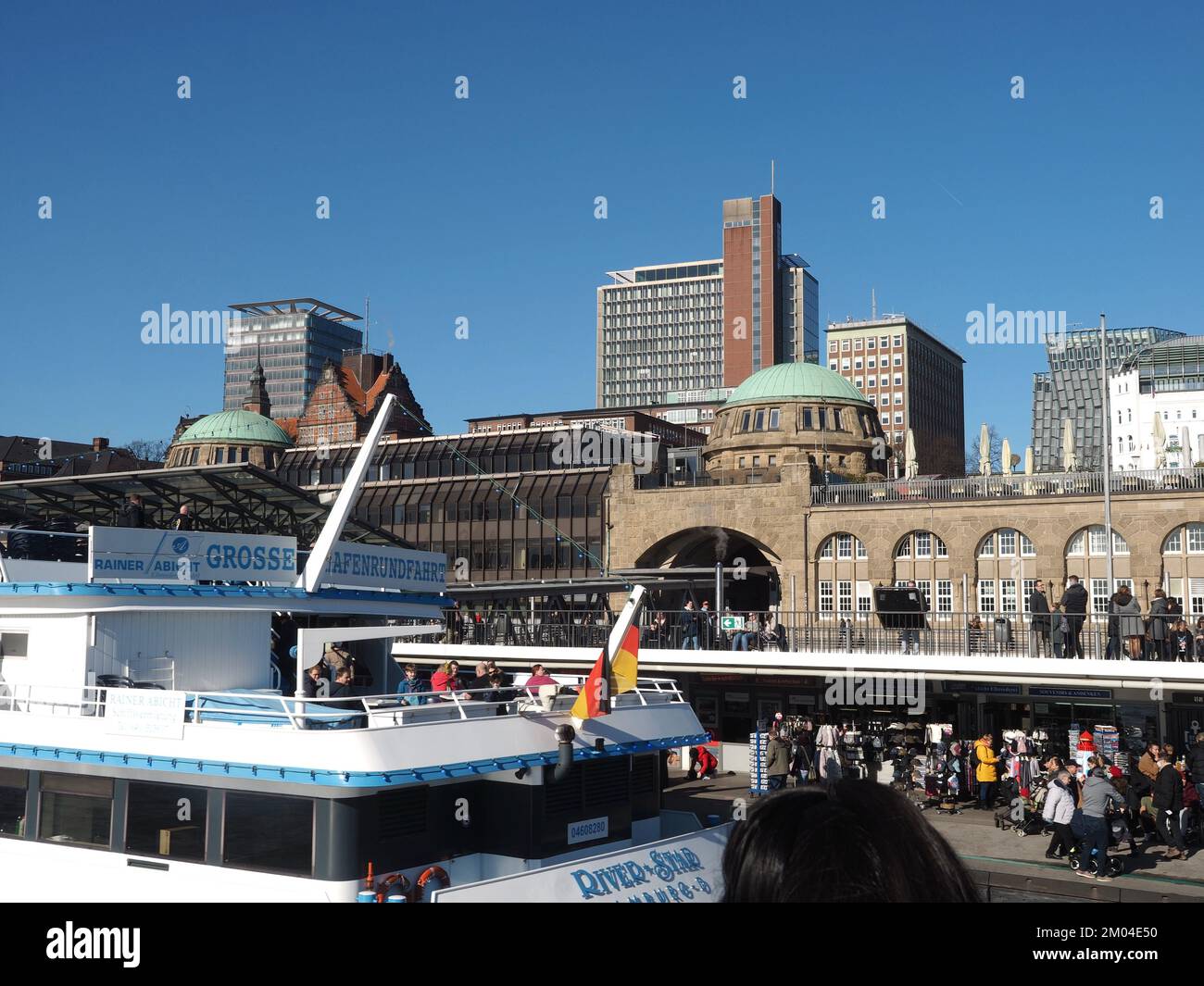 Hamburger Stadtbild in Deutschland - Landungsbrücken Stockfoto