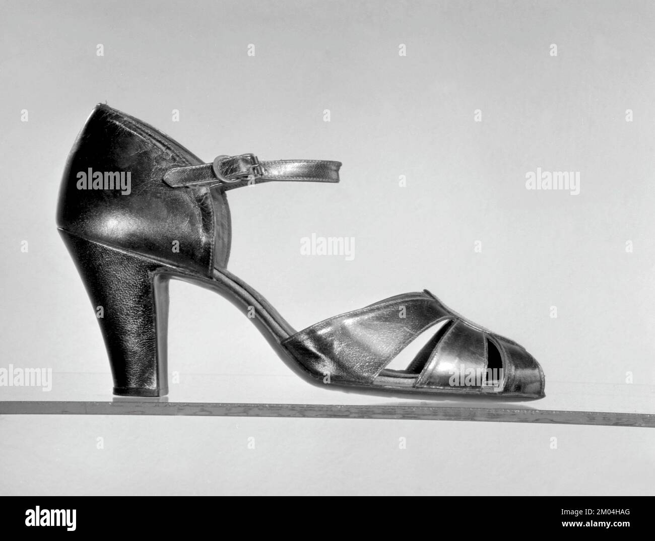 Damenmode in den 1950er. Die Schuhmode des Jahres 1950. Schweden 1950 Ref. i508 Stockfoto