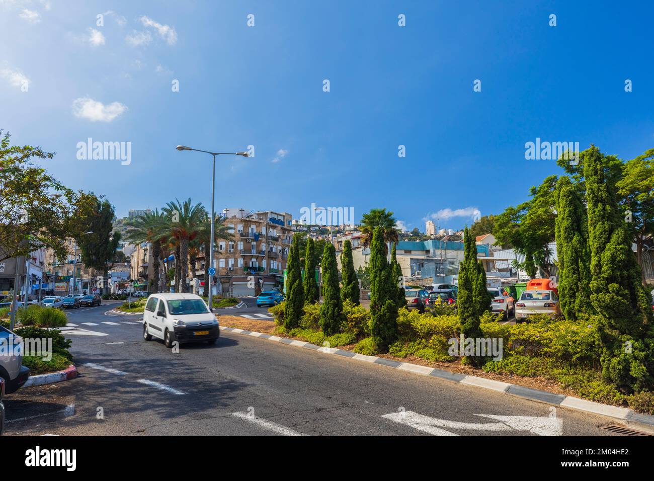 Israel, Haifa 05, 2022: Straßen in der Stadt Haifa in Israel Stockfoto