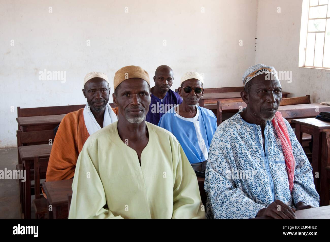 Elders, Muslim, Bidine, Bafata Region, Guinea-Bissau. Das sind die anerkannten Weisen des Dorfes, die wichtige Entscheidungen treffen. Stockfoto