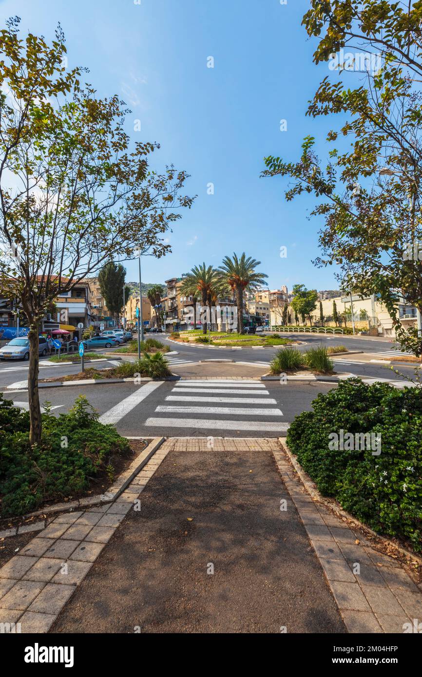 Israel, Haifa 05, 2022: Straßen in der Stadt Haifa in Israel Stockfoto