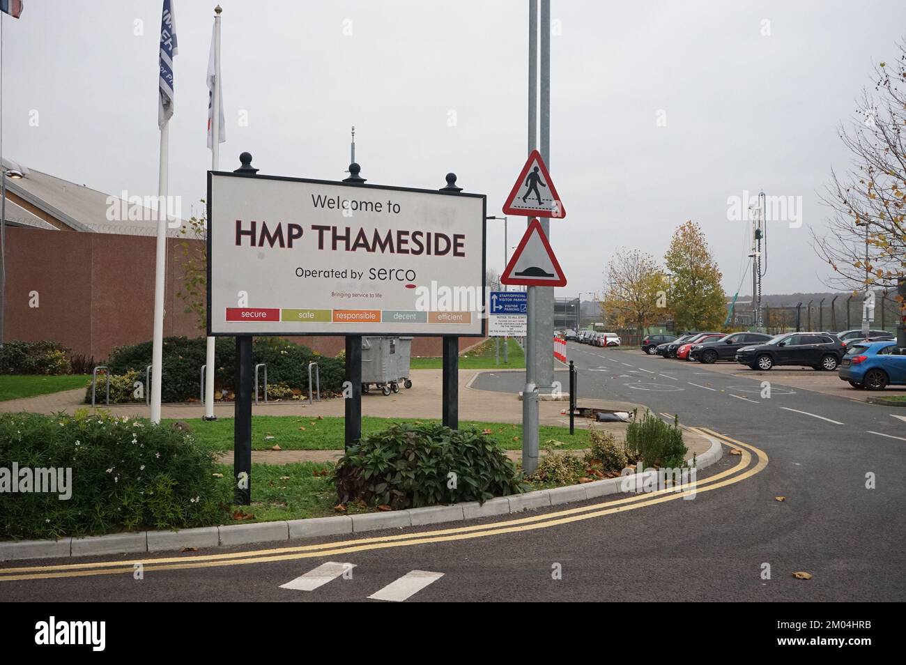 04/12/2022 HMP Thameside, allgemeine Ansicht von außen. HMP Thameside ist ein lokales Wiederansiedlungsgefängnis der Kategorie B in der Thamesmead-Gegend des Royal Borough of Greenwich, Südost-London Stockfoto