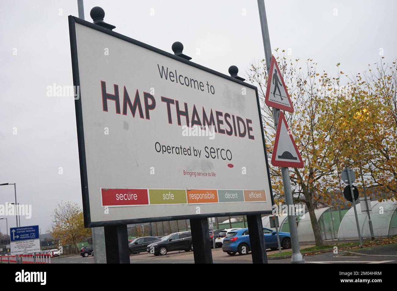 04/12/2022 HMP Thameside, allgemeine Ansicht von außen. HMP Thameside ist ein lokales Wiederansiedlungsgefängnis der Kategorie B in der Thamesmead-Gegend des Royal Borough of Greenwich, Südost-London Stockfoto