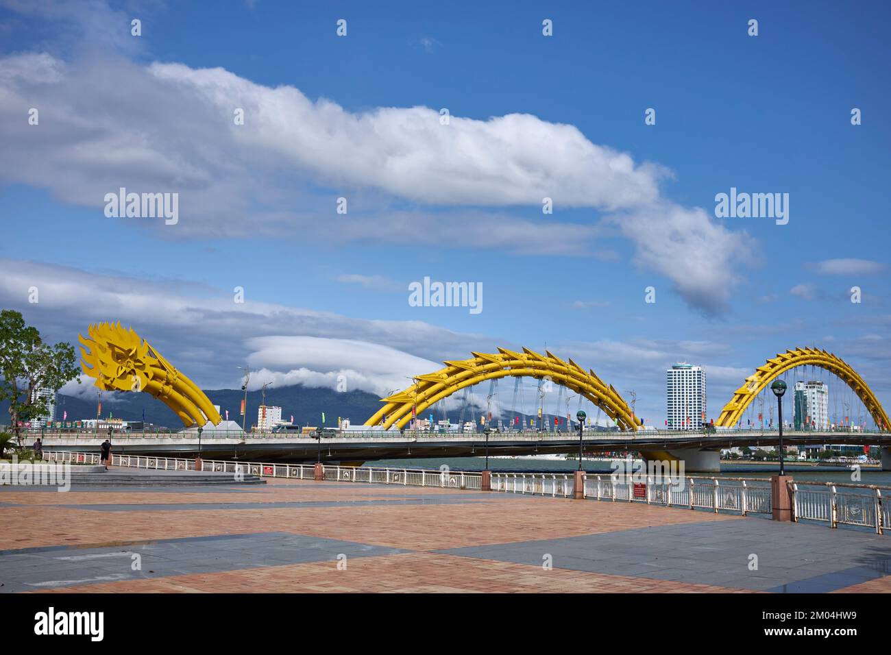 Danand Drachenbrücke über den Fluss Hàn in da Nang Vietnam Stockfoto