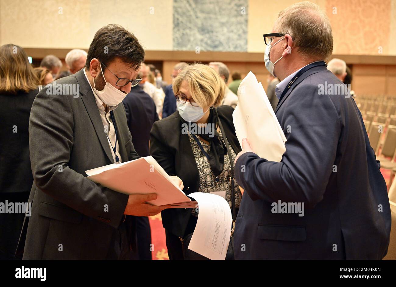 Abbildung zeigt eine Informationssitzung und einen Begrüßungsdrink für die belgische Delegation nach der Ankunft in Japan für eine belgische Wirtschaftsmission am Sonntag, den 04. Dezember 2022 in Tokio. Eine Delegation der Prinzessin und verschiedener Minister wird Tokio, Nagoya, Osaka und Kyoto besuchen. BELGA FOTO ERIC LALMAND Stockfoto