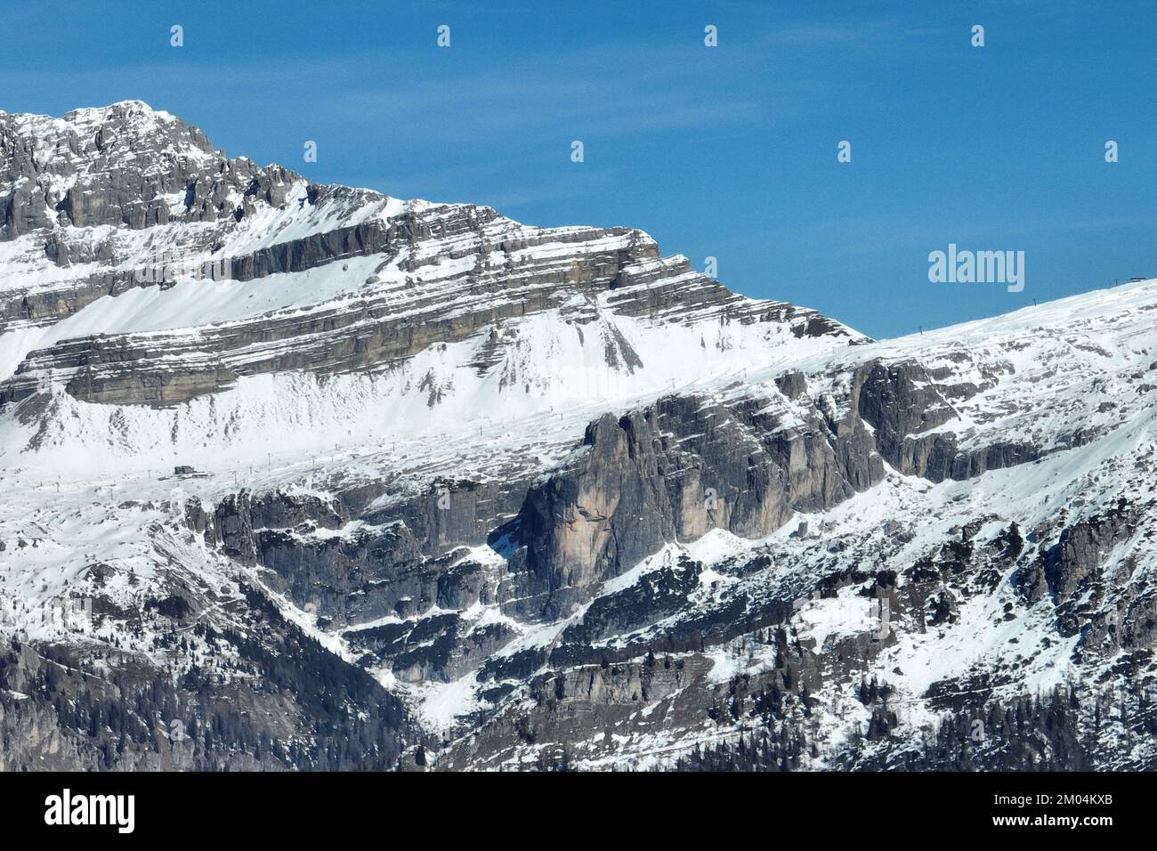 Luftaufnahme von Madonna di Campiglio und Usus Snowpark im Val Rendena dolomiten Trentino Italien im Winter Stockfoto