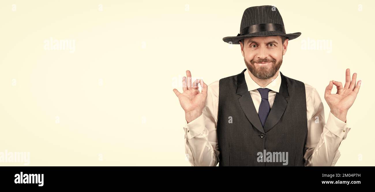 Lächelnder reifer eleganter Mann mit Bart. Haar- und Bartpflege. Formeller Geschäftsmann. Mann Gesicht Porträt, Banner mit Kopieplatz. Stockfoto