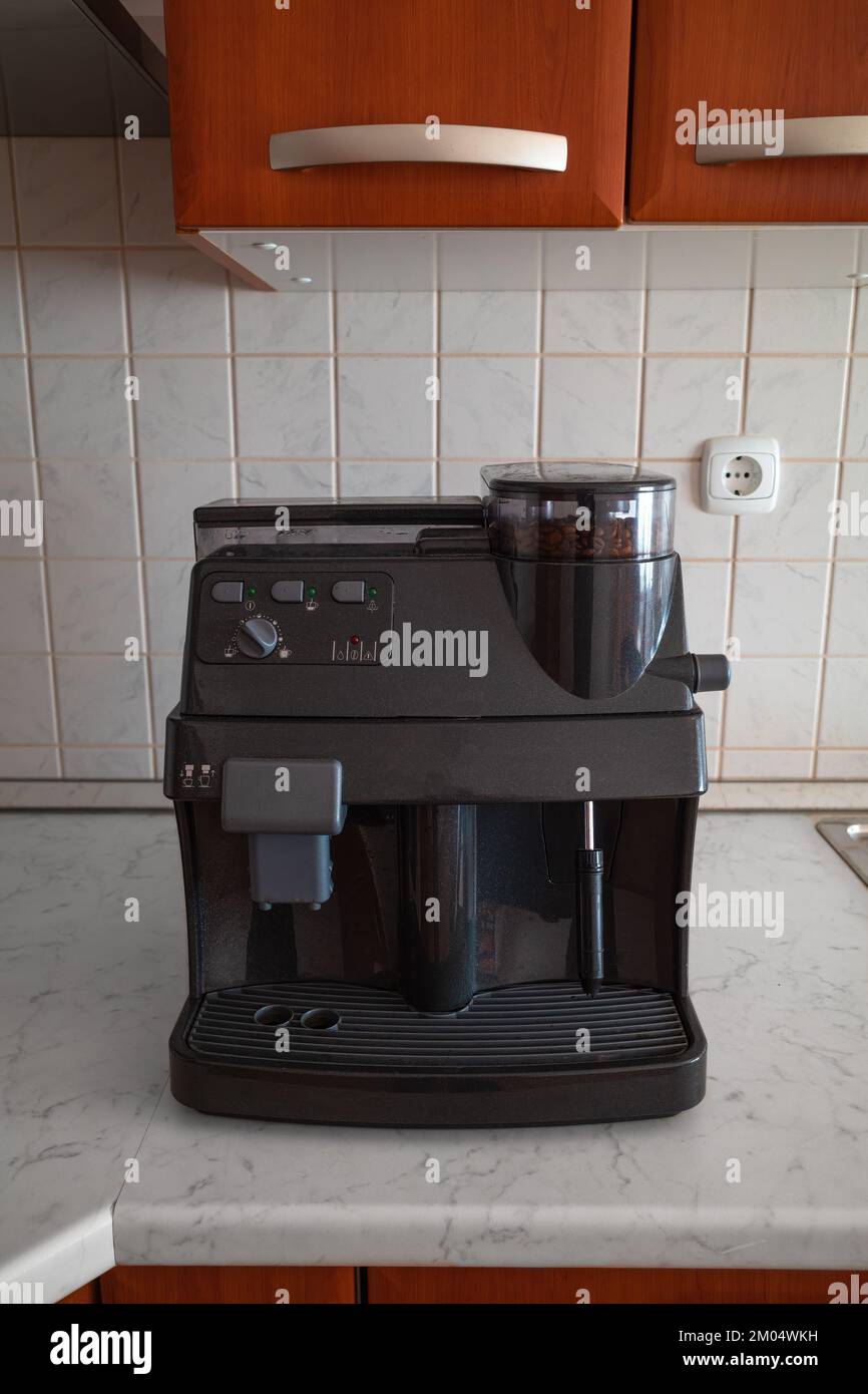Automatic coffee -Fotos und -Bildmaterial in hoher Auflösung – Alamy
