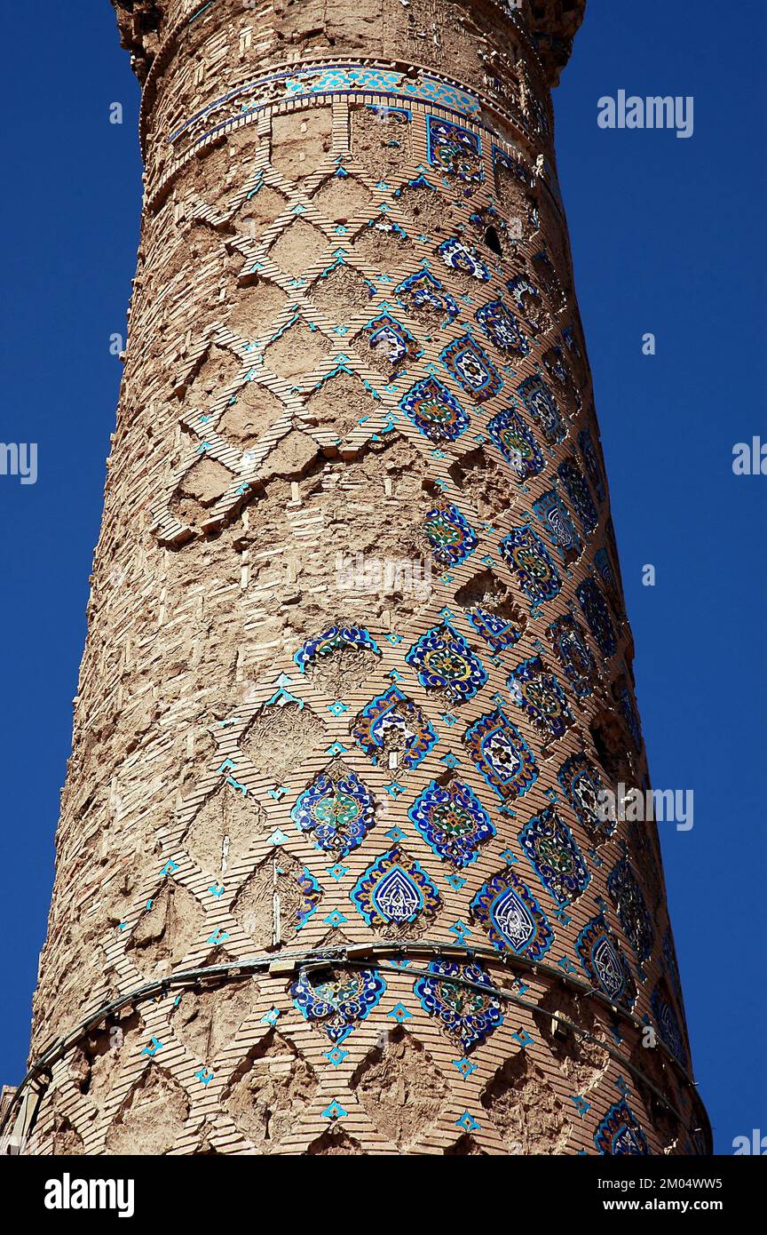 Herat in Afghanistan. Detail eines der Musalla-Minarette von Herat, Teil des Musalla-Komplexes. Fünf Minarette sind noch übrig - ruiniert, aber immer noch stehen. Stockfoto