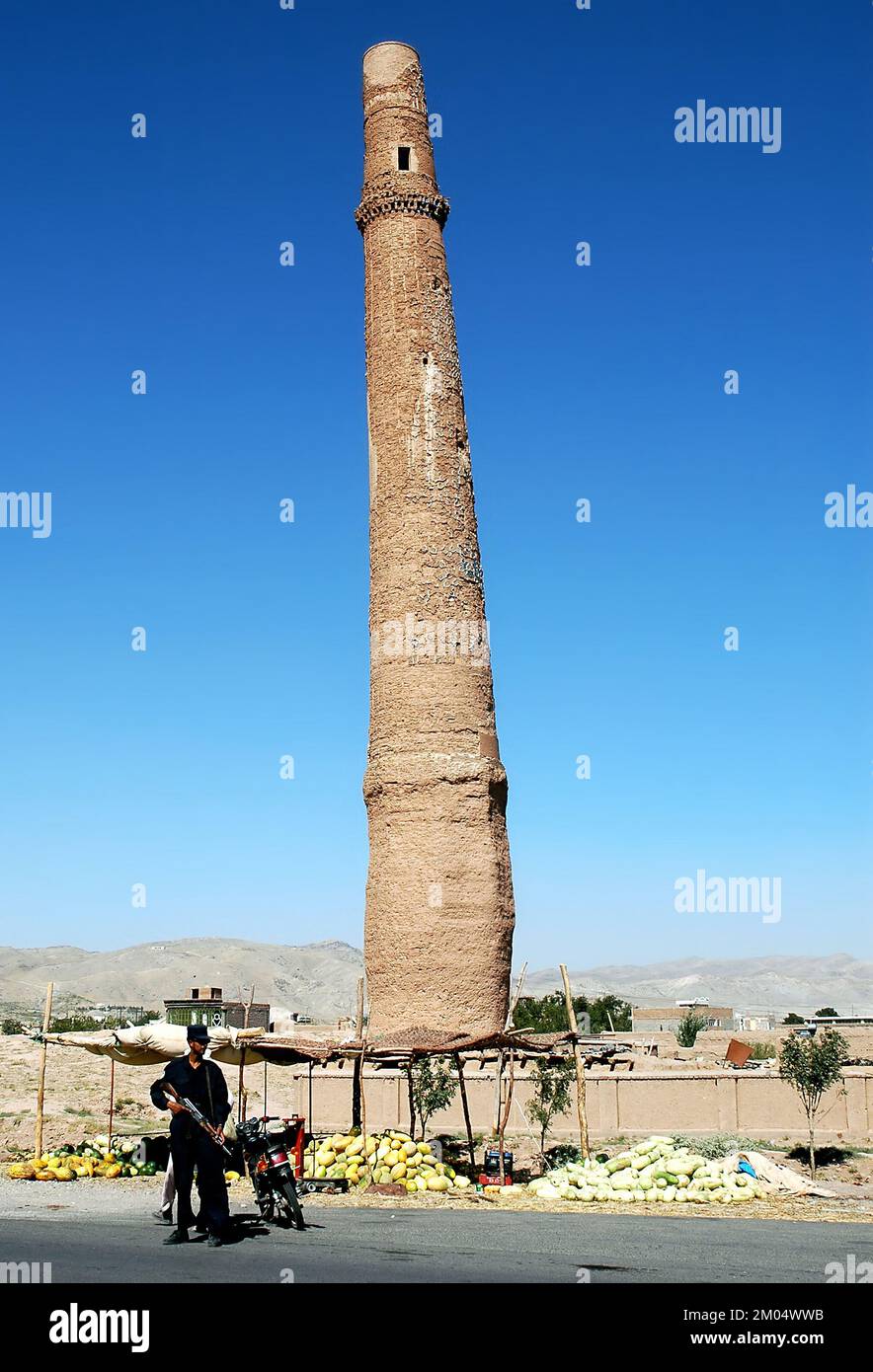 Herat/Afghanistan: Eines der Musalla-Minarette von Herat, Teil des Musalla-Komplexes. Fünf zerstörte Minarette stehen noch. Stockfoto