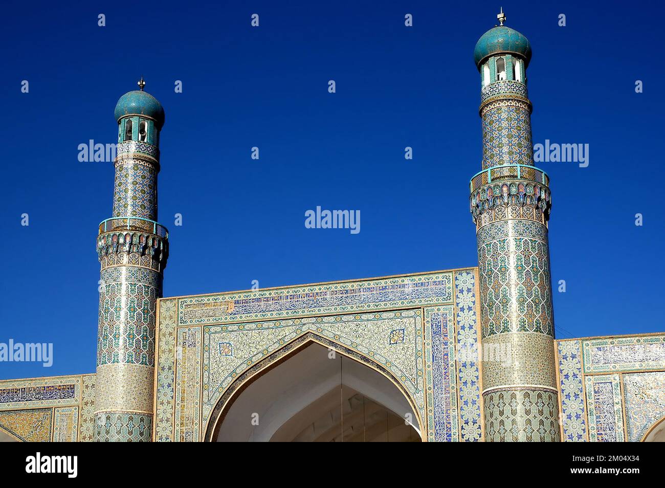 Herat im Westen Afghanistans. Die große Moschee von Herat (Freitagsmoschee oder Jama Masjid). Detail der Minarette im Innenhof der Moschee. Stockfoto