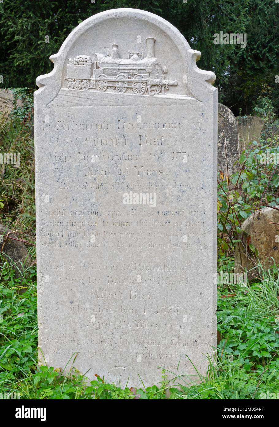 Grabstein mit Zug auf dem alten Friedhof Southampton Stockfoto