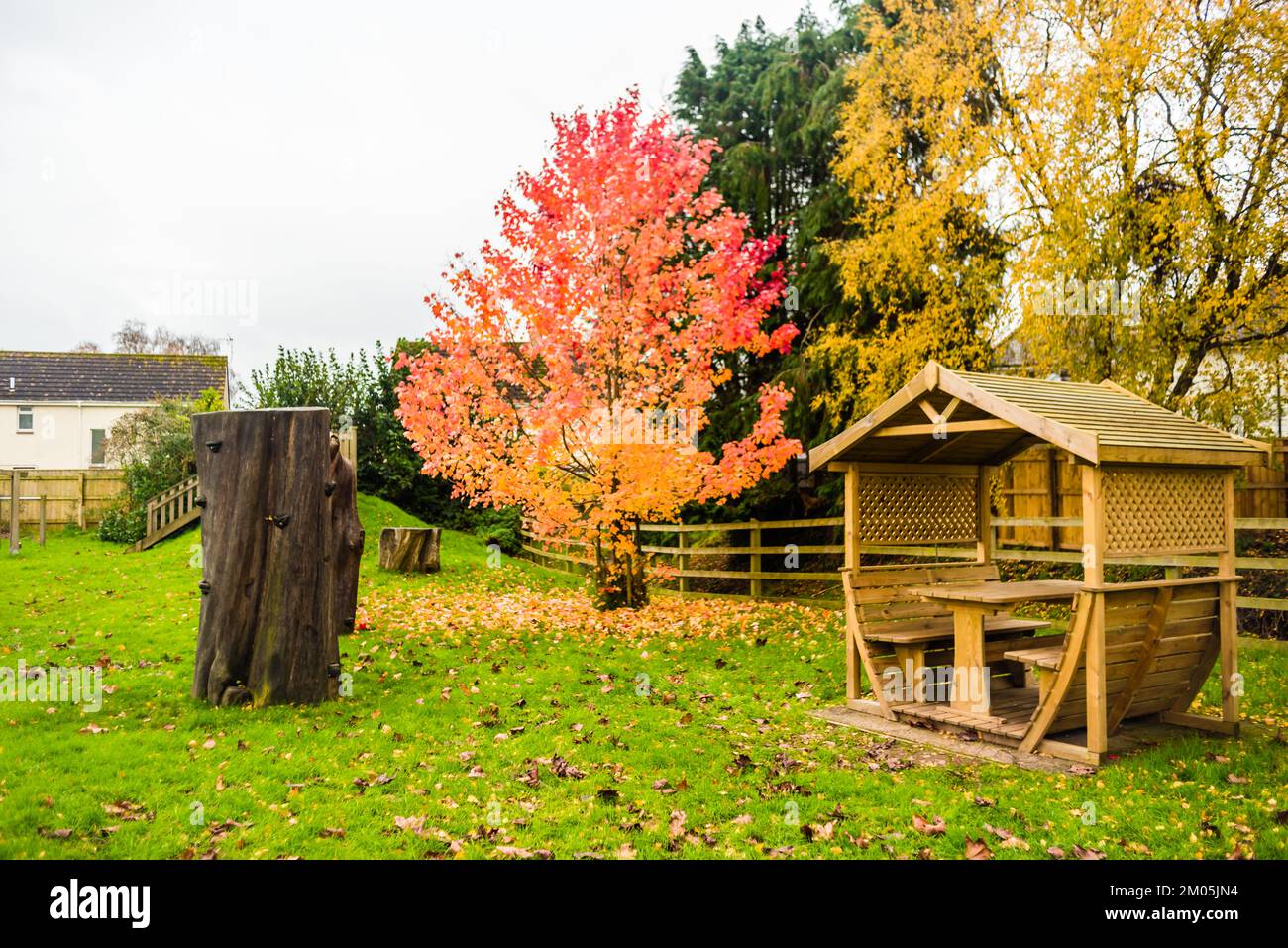 Der Herbst kommt nach East Budleigh. Picknickbereich. Stockfoto