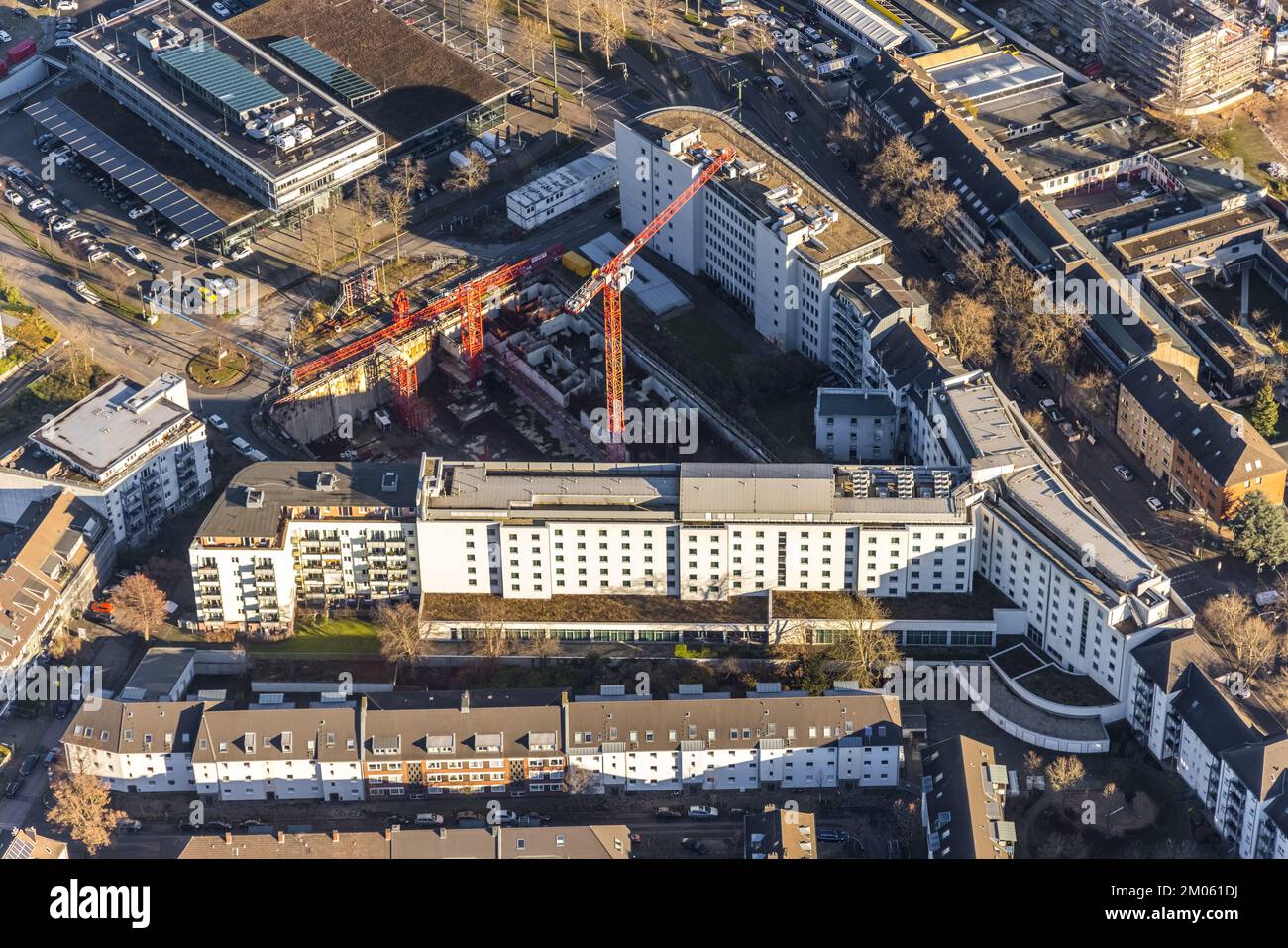 Luftaufnahme, Baustelle an der Mercedesstraße Ecke Münsterstraße mit Neubau des Büro- und Wohnkomplexes im Düsseltal-Bezirk in Düs Stockfoto