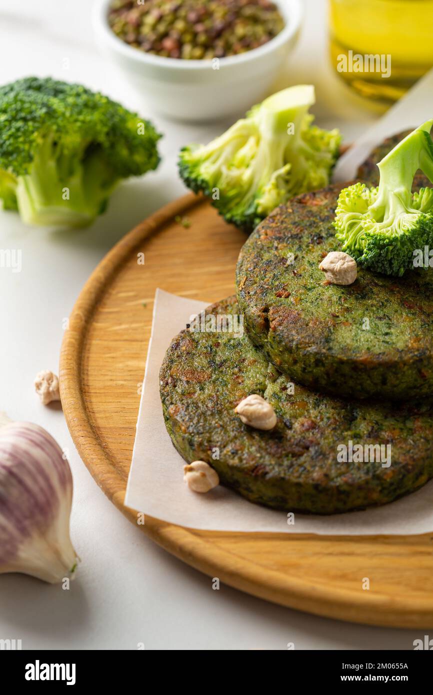 Vegane Kichererbse frittiert auf Holzplatte gesunde Nahrung Stockfoto