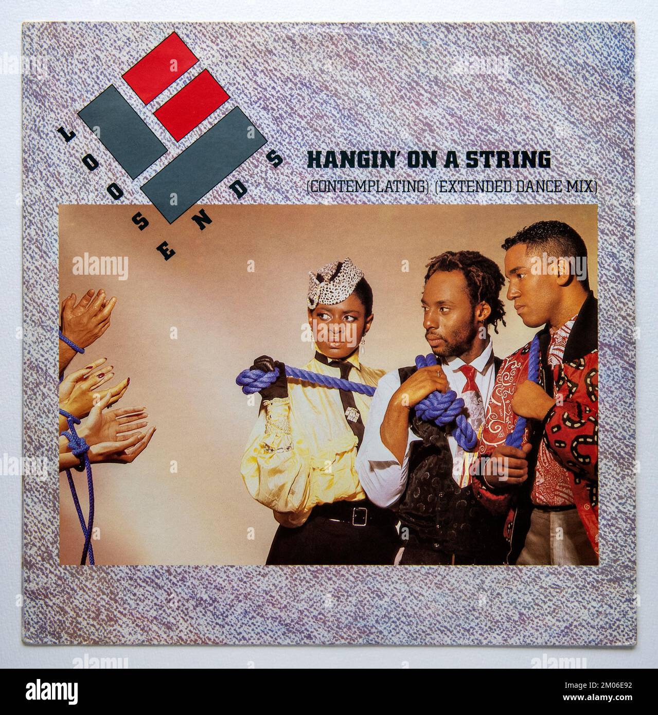 Bildabdeckung der 12 cm großen Einzelversion von Hangin' on a String by Lose Ends, die 1984 veröffentlicht wurde Stockfoto