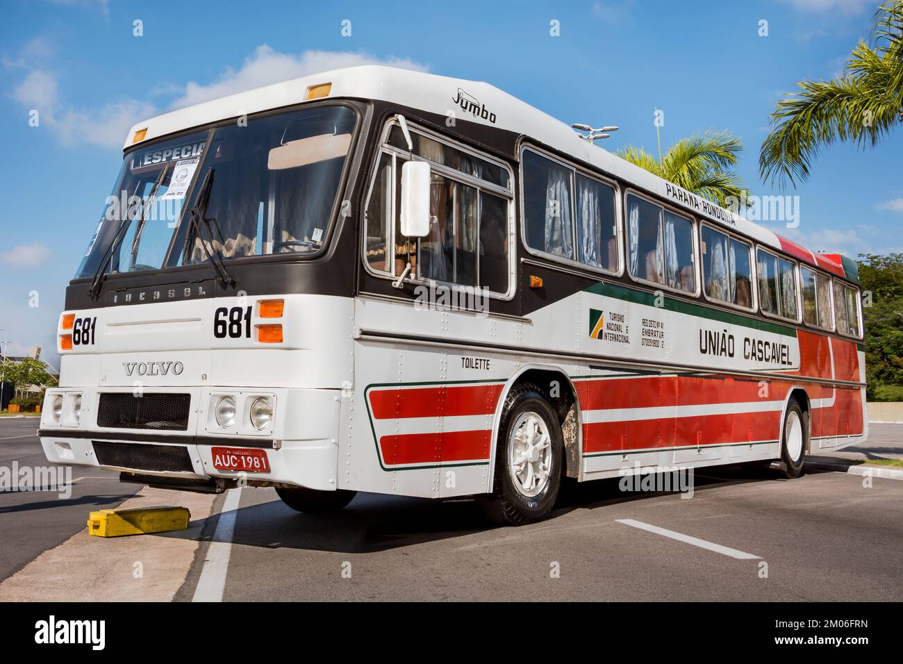 Busfahrzeug Incasel Jumbo Volvo B58 1981 auf der Ausstellung beim Bus Brasil Fest 2022 Show, die in der Stadt Barueri stattfindet. Stockfoto