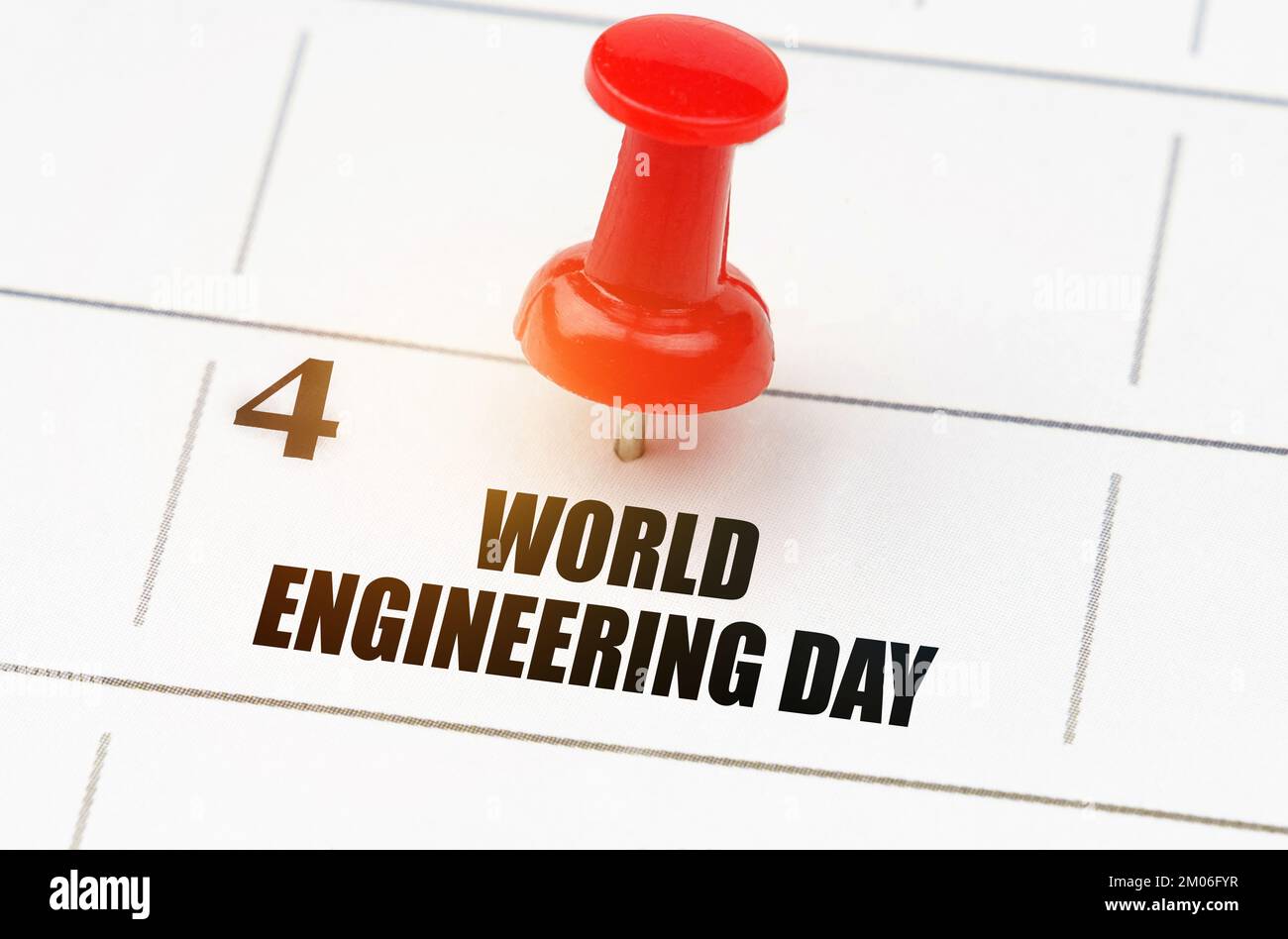 Internationale Feiertage. Im Kalenderraster Datum und Name des Feiertags - Weltingenieurstag Stockfoto