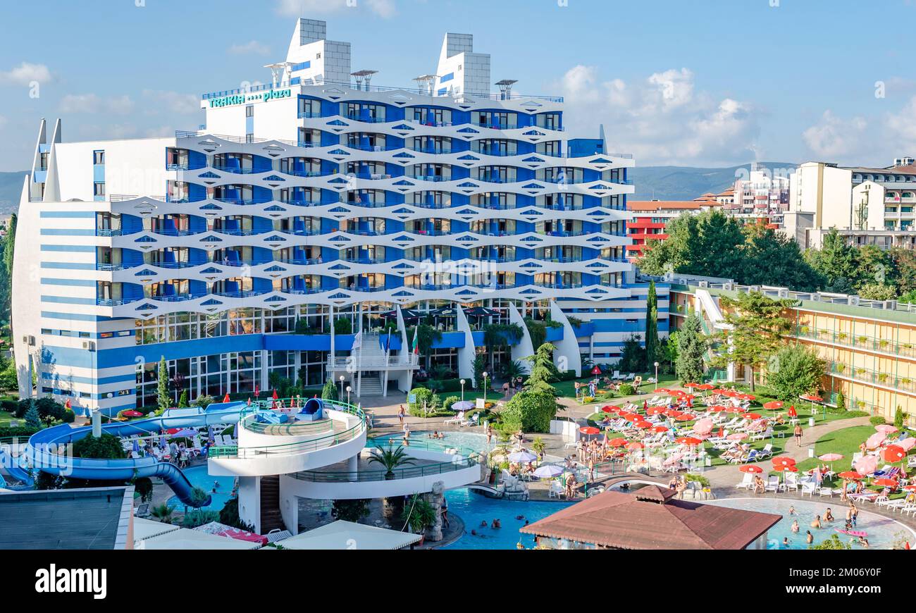 Hotel Trakia Plaza mit Swimmingpool vor Ort und komfortablen Zimmern im Sommer, in Sunny Beach, Bulgarien. Stockfoto