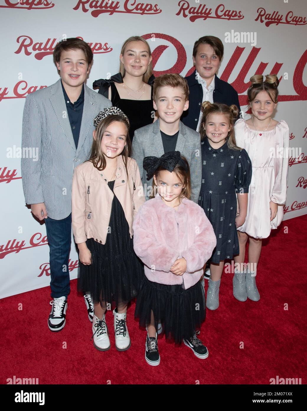 3. Dezember 2022, Hollywood, Calidornia, USA: (L-R) Cohen LaCore, ein Gast, Regan Gross, Carson Minniear, Chloe LaCore, Chandler LaCore und Courtland LaCore nehmen an einer privaten Vorführung des roten Teppichs von â€˜Rally Capsâ Teil (Kreditbild: © Billy Bennight/ZUMA Press Wire) Stockfoto