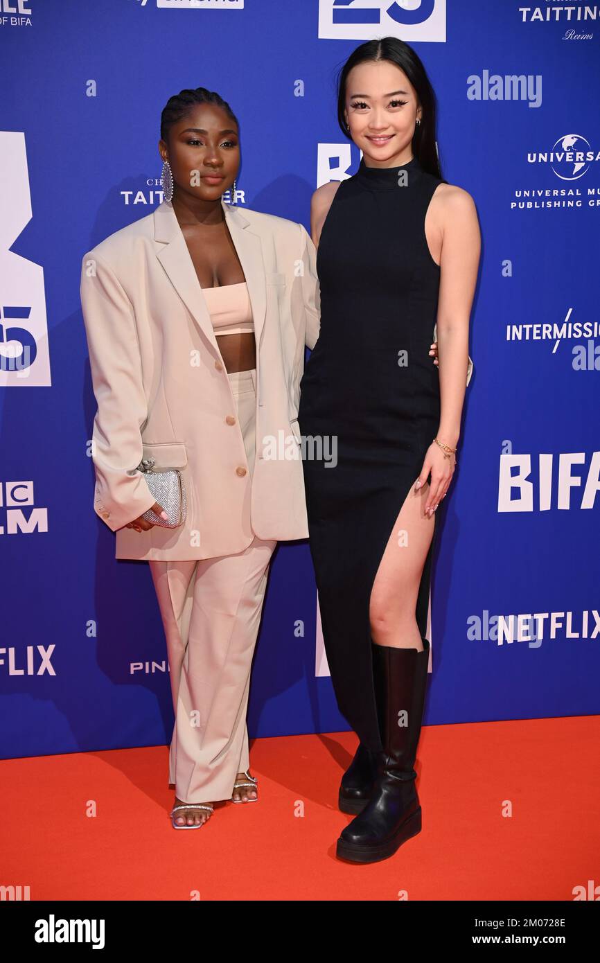 London, Großbritannien. 04.. Dezember 2022. 4.. Dezember 2022, London, Großbritannien. Callina Liang und Lauren Ajufo kommen bei den British Independent Film Awards 25. an, Old Billingsgate, London. Kredit: Doug Peters/Alamy Live News Stockfoto