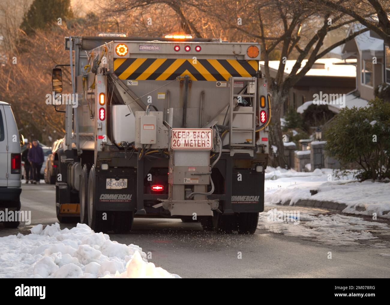 Schneeentfernungs- und Salzwagen in einem Metro Vancouver Viertel in British Columbia, Kanada Stockfoto