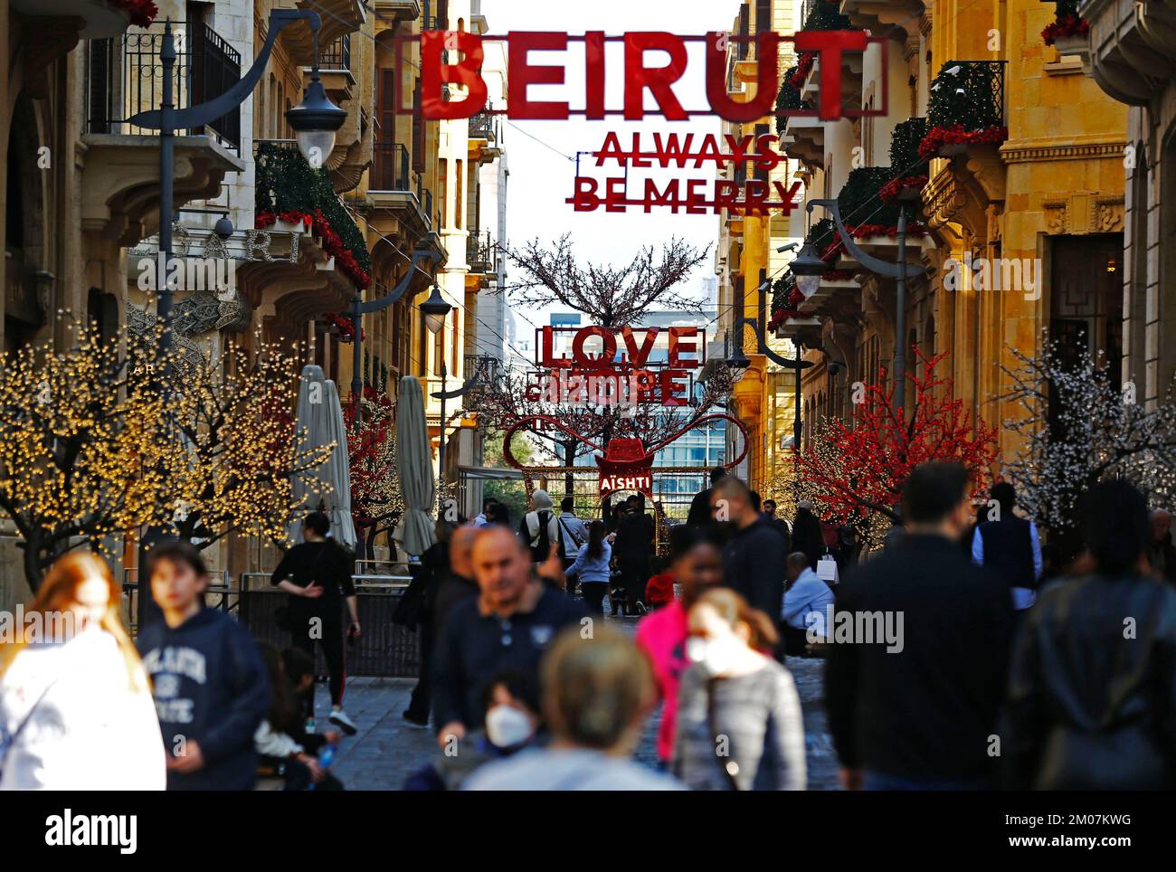 Beirut, Libanon. 4.. Dezember 2022. Am 4. Dezember 2022 findet in der Innenstadt von Beirut, Libanon, Weihnachtsdekorationen statt. Kredit: Bilal Jawich/Xinhua/Alamy Live News Stockfoto