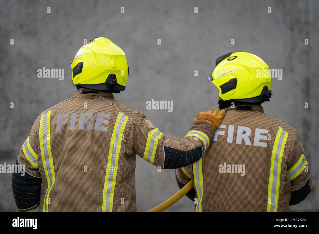 Aktenfoto vom 21. Oktober 07/22 von neuen Rekruten der Londoner Feuerwehr, die während einer Übung an einer Feuerwache in East London ihr Tempo durchlaufen. Mehr als 33.000 Feuerwehrleute und Mitarbeiter im Kontrollraum beginnen am Montag, darüber abzustimmen, ob sie die Bezahlung überziehen sollen. Die Mitglieder der Feuerwehr-Gewerkschaft (FBU) werden gefragt, ob sie wegen einer "verhängnisvollen" Lohnerhöhung von 5 % Arbeitskampf Unternehmen wollen; die Abstimmung endet am 30. Januar. Ausgabedatum: Montag, 5. Dezember 2022. Stockfoto