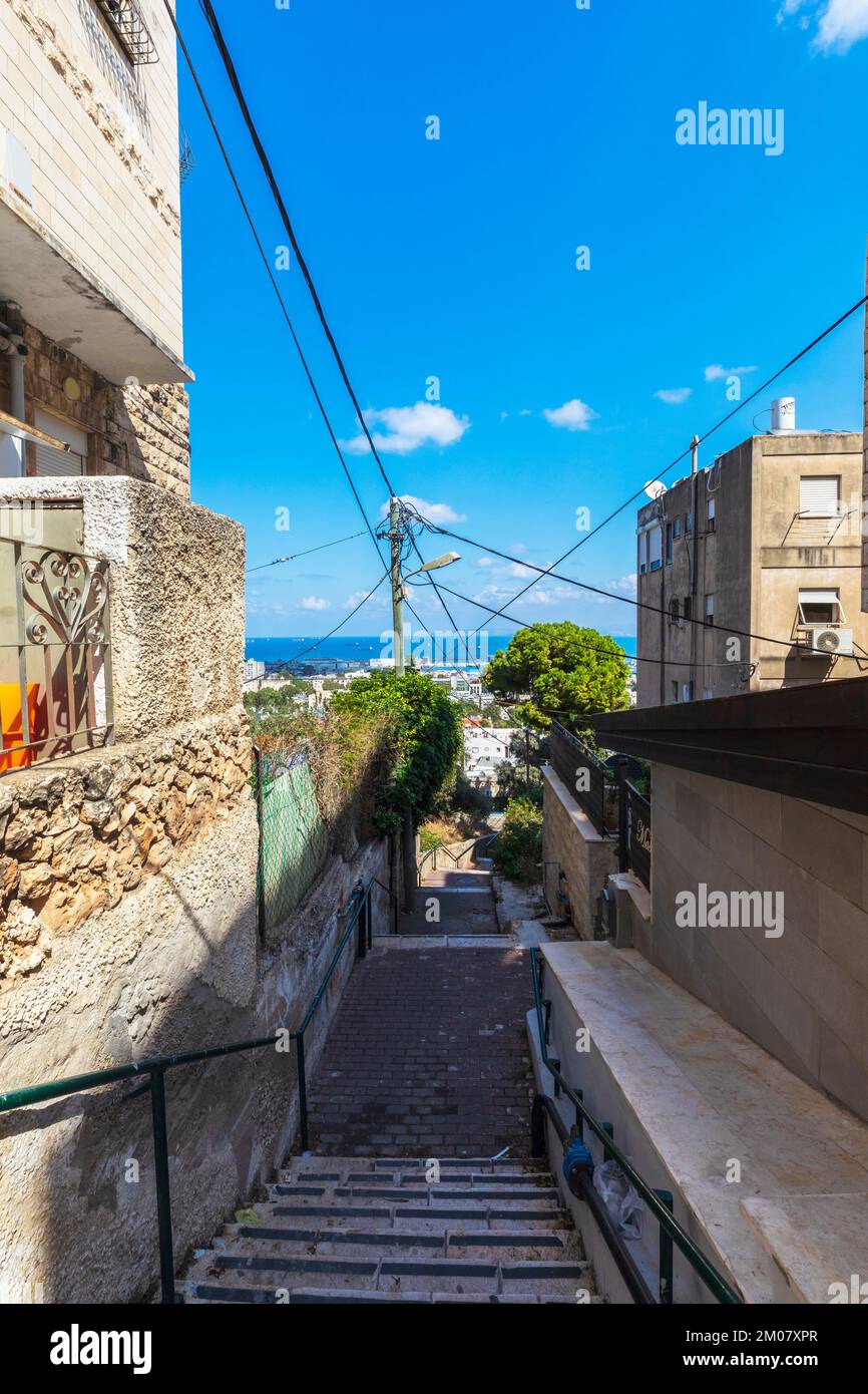 Haifa, Israel - 12. Oktober 2022: Straßen in der Stadt Haifa in Israel Stockfoto