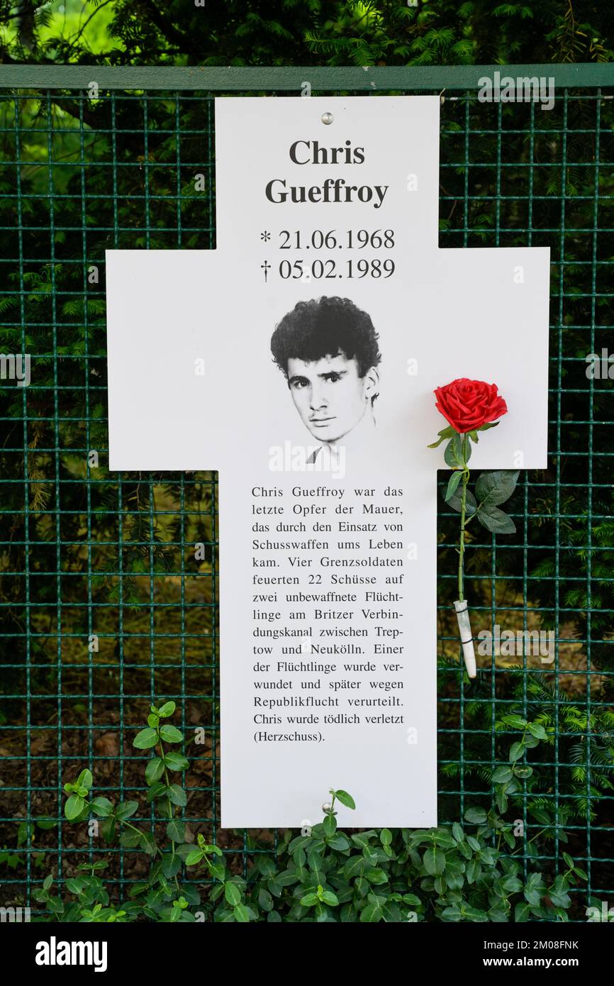 Kreuz für Chris Gueffroy, Gedenkort für Mauertote, Ebertstraße, Tiergarten, Mitte, Berlin, Deutschland Stockfoto
