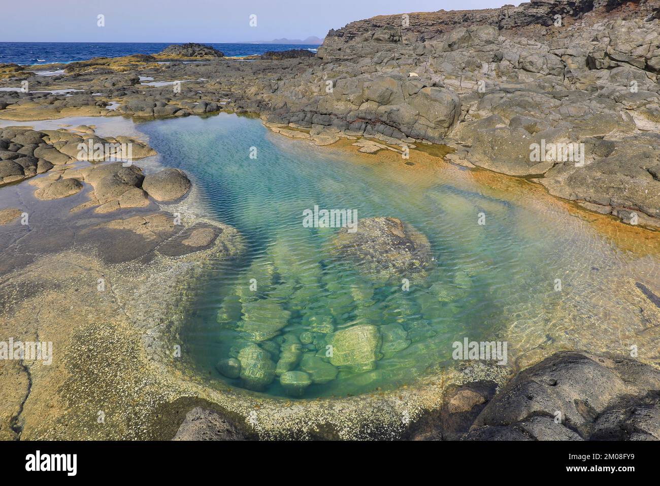 Natürliche Felsenbecken am Meer, Piscinas Naturales, Lanzarote, Kanarische Inseln, Spanien, Europa Stockfoto