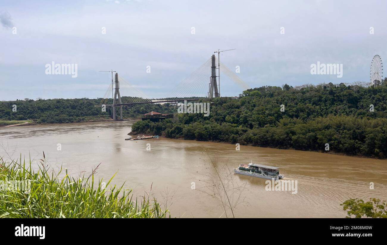 Neue Jaime-Lerner-Brücke zwischen Brasilien und Paraguay, Ponte da Integração Stockfoto