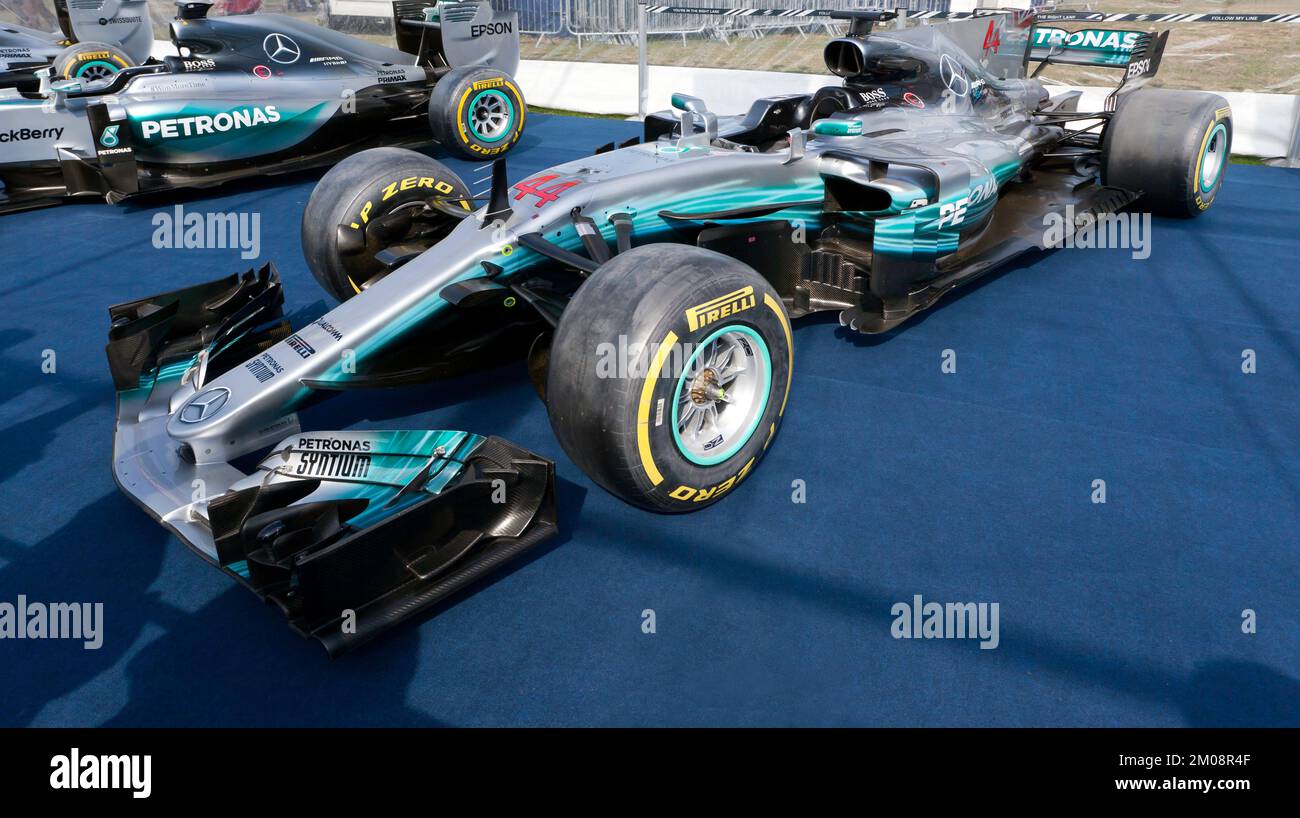 Blick auf den Mercedes AMG F1 W08 EQ Power+, den Sir Lewis Hamiltons 2017 Formel-1-Championship-Gewinner, ausgestellt im Silverstone Classic 2022 Stockfoto