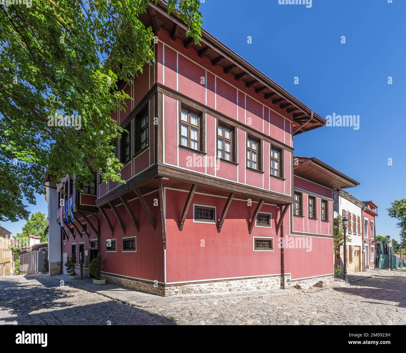 Das Klianti House ist das älteste Gebäude und bietet eine faszinierende Inneneinrichtung und eine einzigartige Architektur eines asymmetrischen zweistöckigen Hauses. Plovdiv, Bulgarien Stockfoto