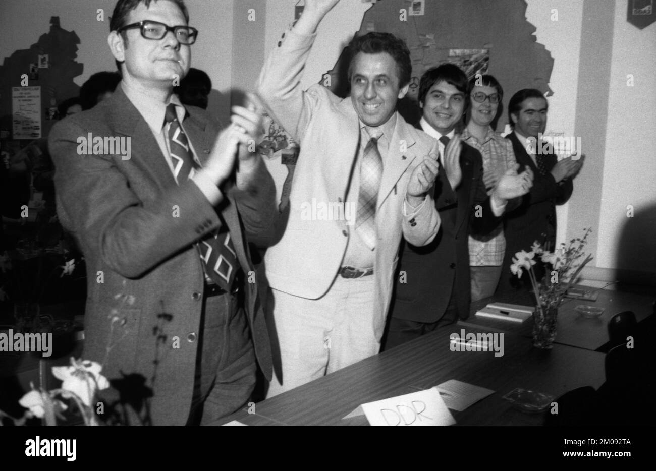 6.. Bundeskongress der DKP-angeschlossenen Sozialistischen Arbeiterjugend Deutschland (SDAJ) am 5. Mai 1979 in Hamburg. Egon Krenz von der FDJ-Delegation, Germa Stockfoto