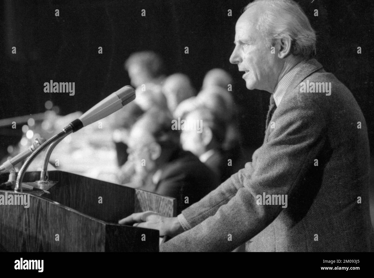 Die Ablehnung des NATO-Beschlusses war das zentrale Thema dieser Konferenz, aus der am 16. November 1980 in Krefeld der Krefeld-Appell hervorging. Ger Stockfoto