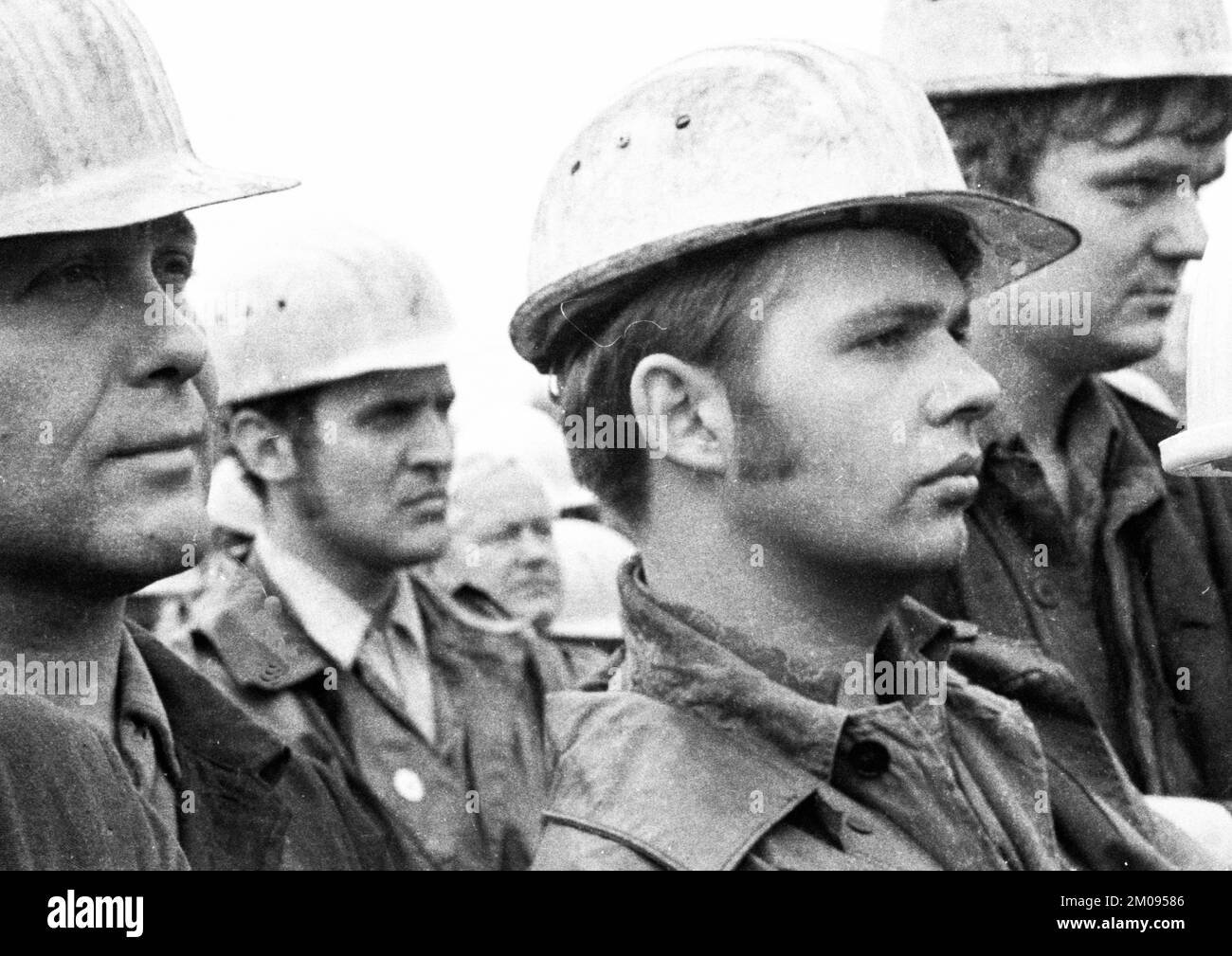 Arbeiter und Angestellte der Chemischen Werke Huels (CWH), hier in Marl am 30. Juni 1971, machten einen spontanen Streik und forderten eine Lohnerhöhung von 11%, Germa Stockfoto