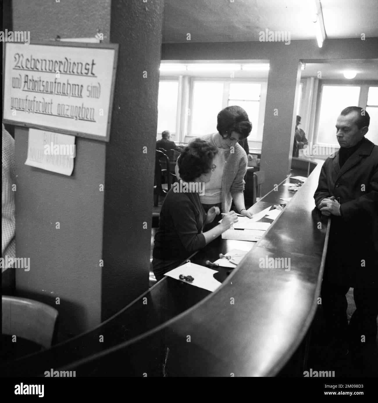 Arbeitslose im Arbeitsamt Dortmund 1966, Deutschland, Europa Stockfoto