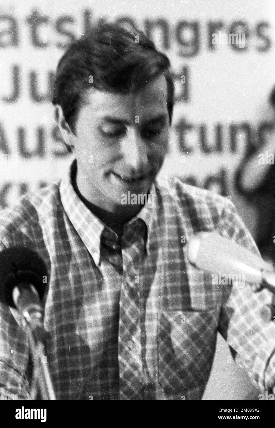 Der Kongress der mit der DKP verbundenen sozialistischen Deutschen Arbeiterjugend (SDAJ) am 11. September 1971 in Bremen wurde von Demonstrationen des yout begleitet Stockfoto