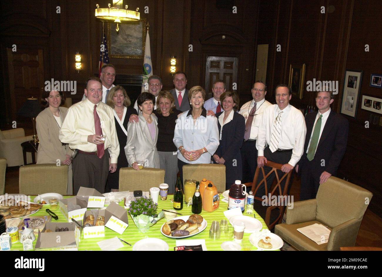 Christine Todd Whitman geht weg, Umweltschutzbehörde Stockfoto Christine Todd Whitman geht weg, Umweltschutzbehörde Stockfoto