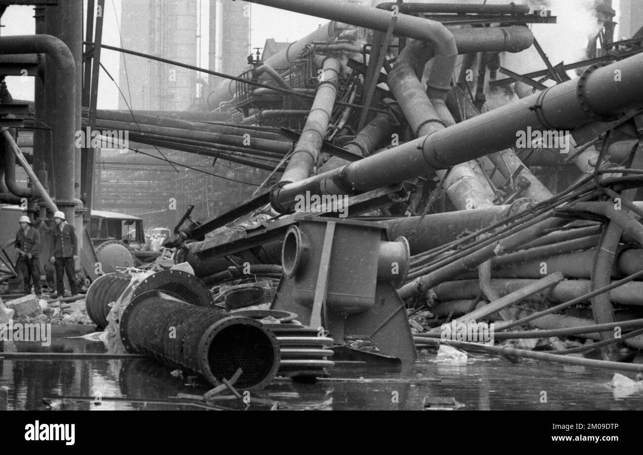 Die Kokerei der Gneisenau-Grube in Dortmund-Oespel wurde am 17. Juli 1974 durch eine Explosion erschüttert. Der Sachschaden war beträchtlich, Ger Stockfoto