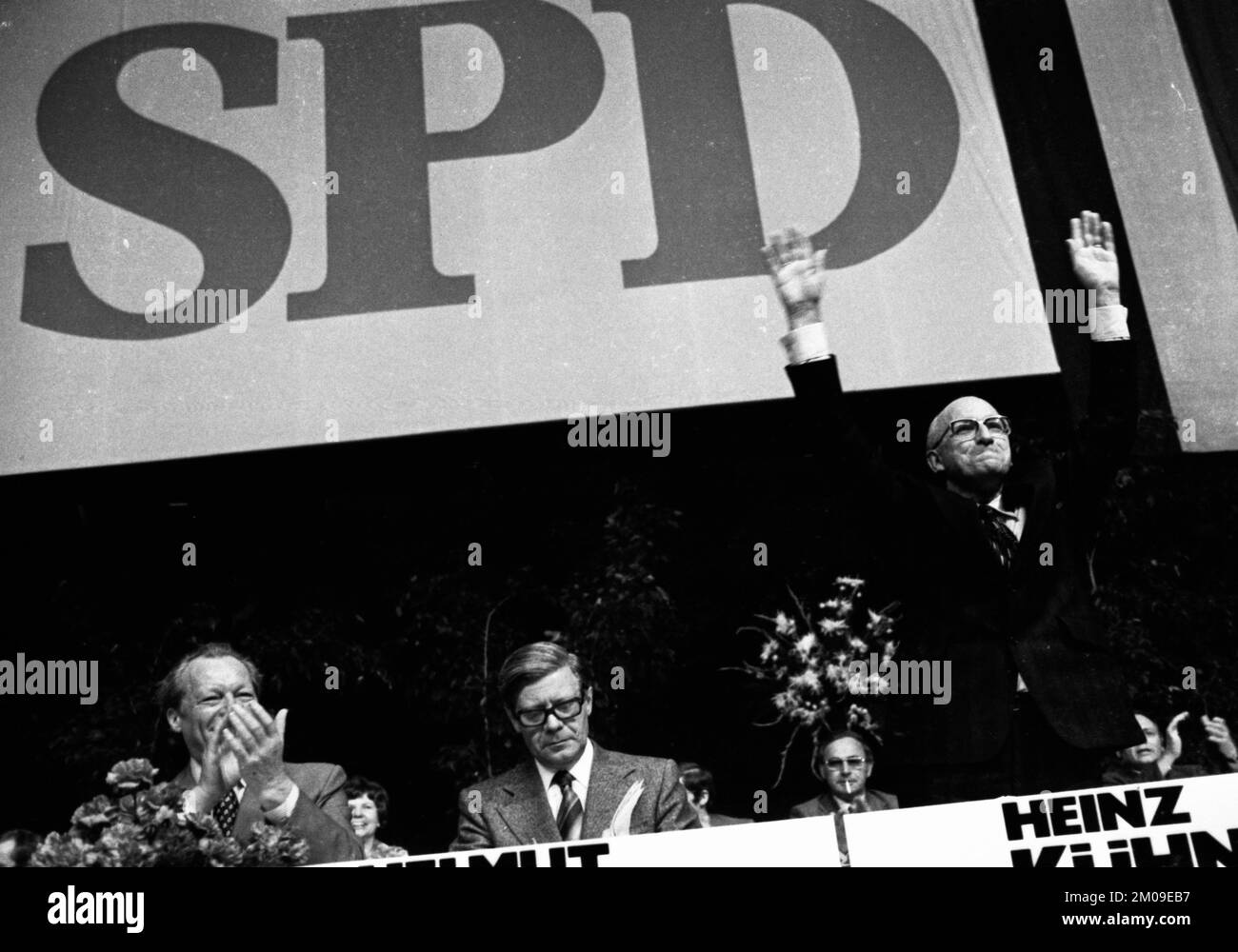 Eine Wahlkundgebung der Sozialdemokratischen Partei Deutschlands (SPD) am 23.4.1975 in der Westfalenhalle in Dortmund. Willy Brandt, Helmut Schmidt, Heinz K. Stockfoto