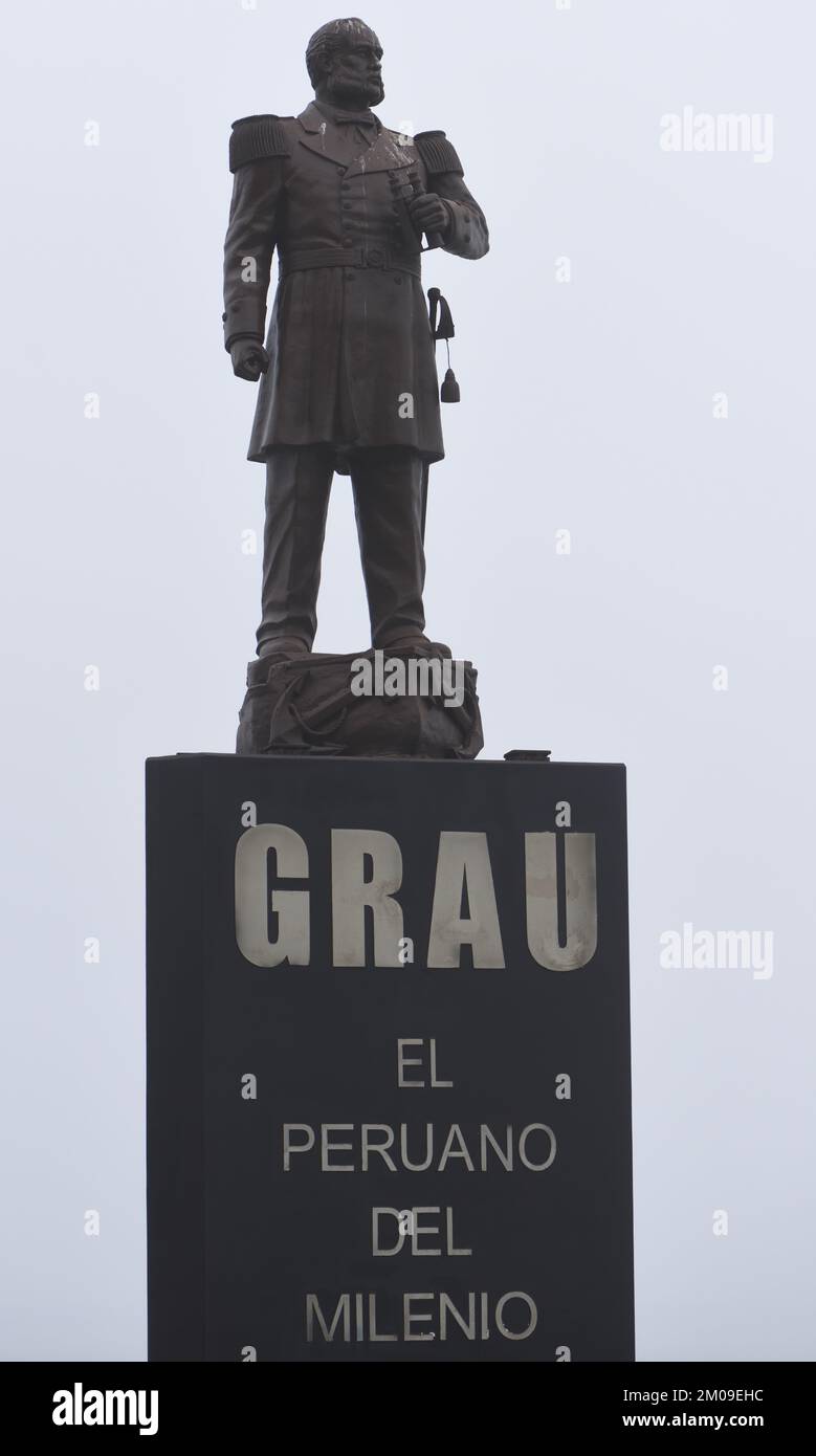 Statue des Marinehelden Miguel María Grau Seminario „peruaner des Jahrtausends“. Miraflores, Lima, Peru. Stockfoto