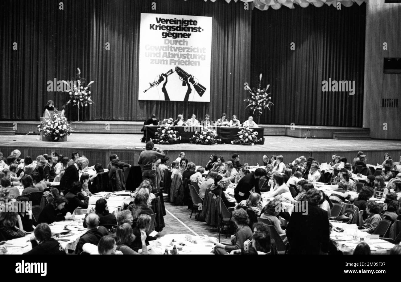 Der Kongress der Vereinigten Kriegsgegner (VK) und die Deutsche Friedensgesellschaft (DFG) haben ihre Konsultationen am 23-24. November 1974 in Bonn, Deutschland, in Euro, abgehalten Stockfoto