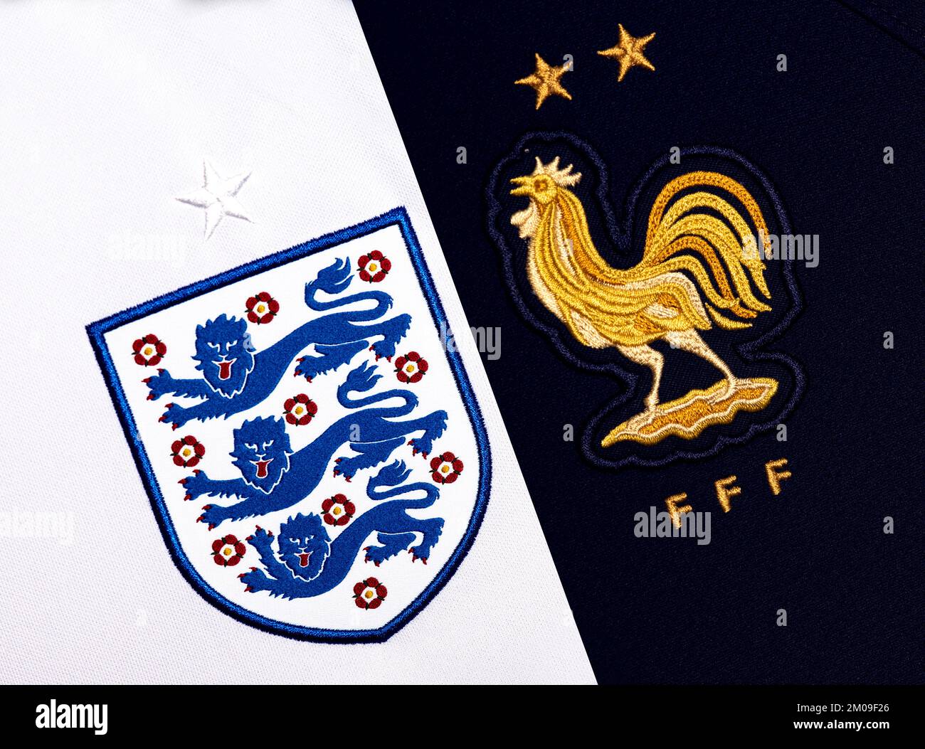 Nahaufnahme des Wappen der Nationalfußballmannschaft auf dem Heimtrikot. FIFA Weltmeisterschaft Katar 2022 Stockfoto