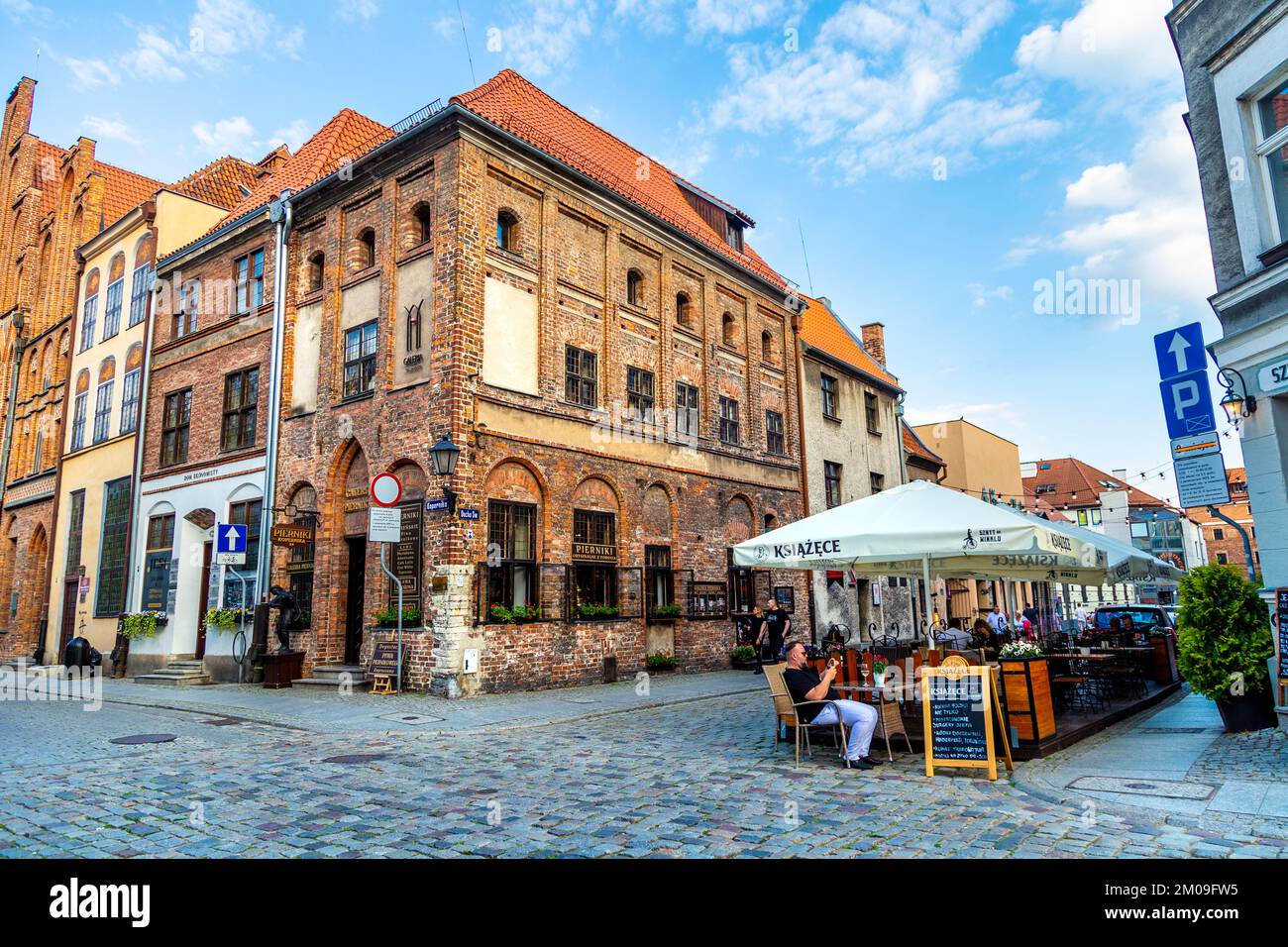 Außenansicht des Gingerbread-Shops und Cafés von Galerie Piernika, Torun, Polen Stockfoto