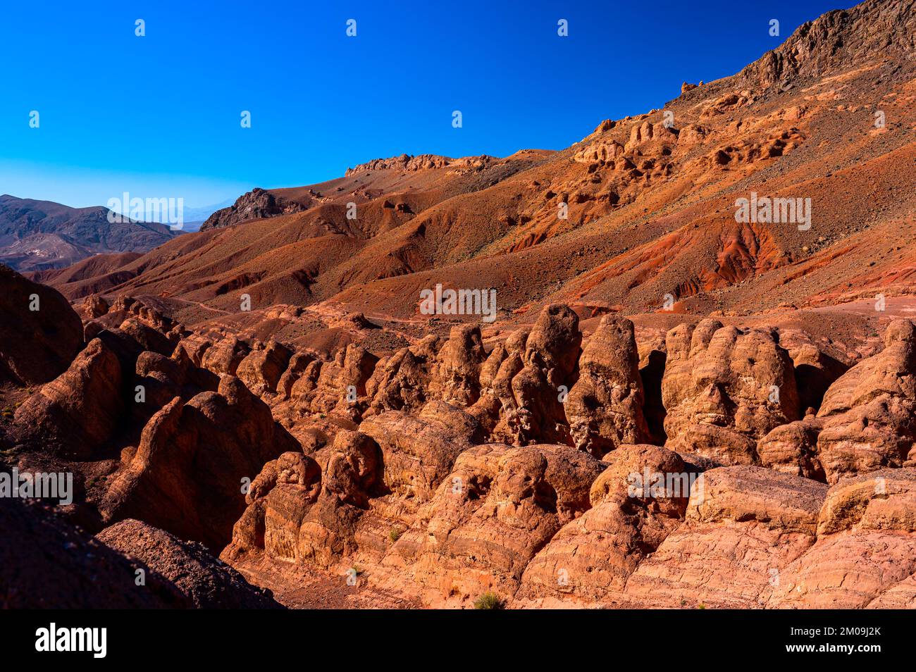 Wüstengebirgslandschaft in der Nähe von Dades-Schluchten, Boumalne Dades, Marokko. Stockfoto